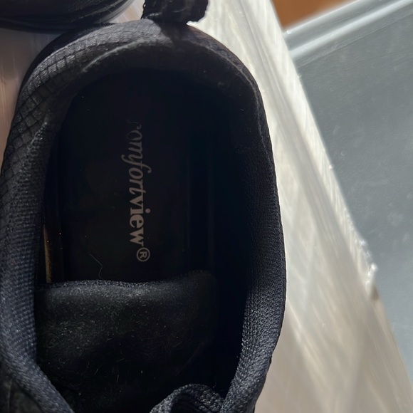 Comfort view solid black tennis shoe - Picture 4 of 5